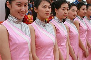 惊动夜空!上海燃放全球最壮观烟花,令人陶醉在光影之中! 惊动夜空!上海燃放全球最壮观烟花,令人陶醉在光影之中!